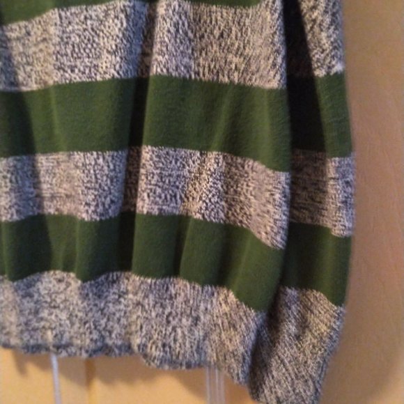 Cat & Jack boys holiday green striped sweater 8/10 - Picture 4 of 8